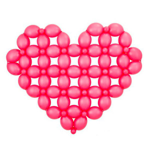 Плетёное сердце из воздушных шаров. 135 см